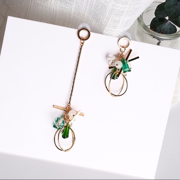 NEW FOREST Cute Asymmetrical Handmade Earrings 1 - Picture 4 of 5